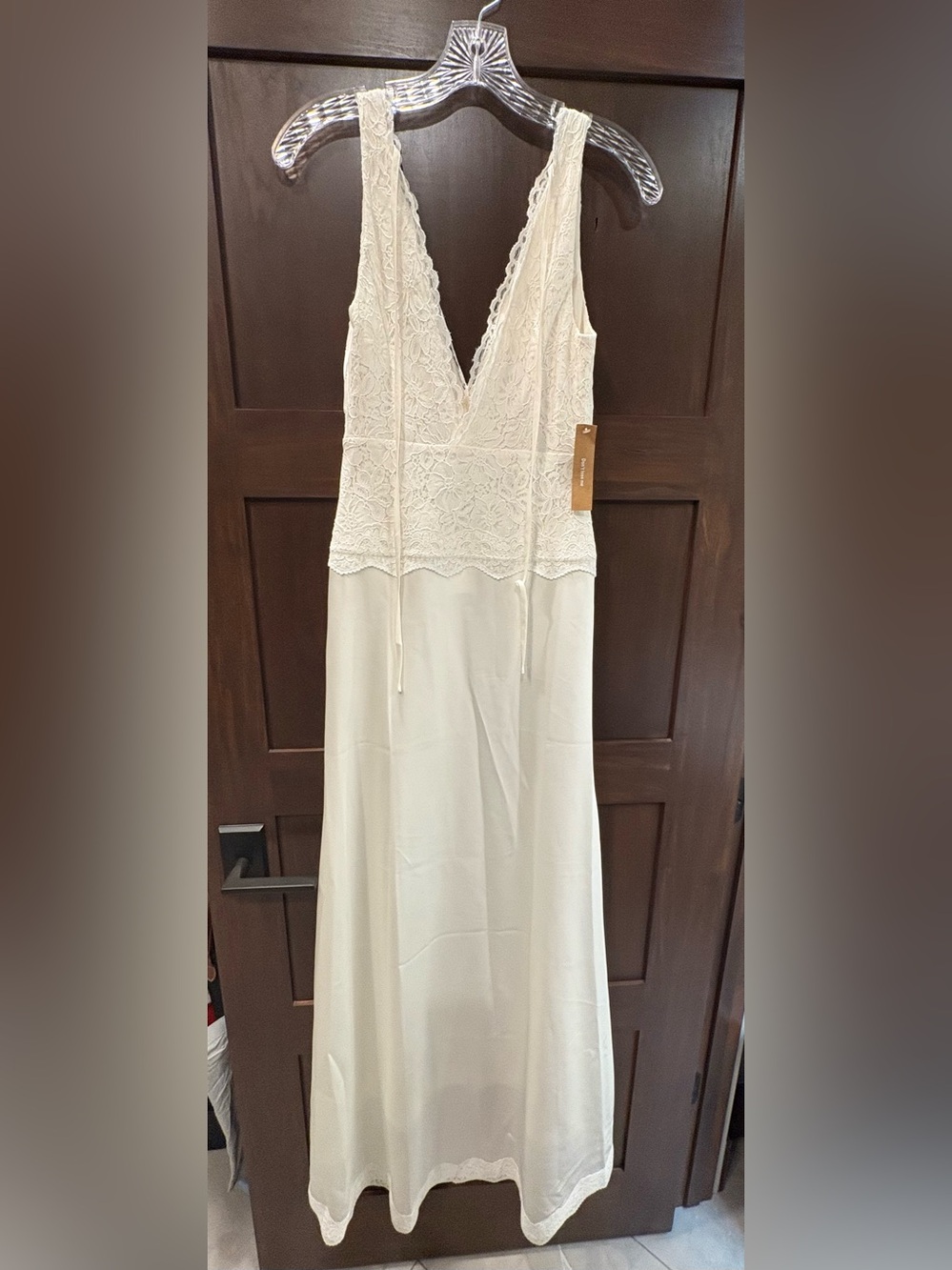 Few Moda Little White Looks dress